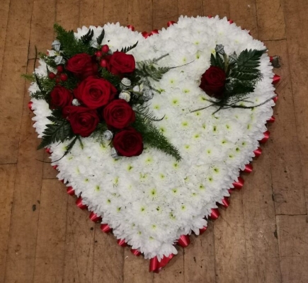 Heart white based chrysanthemums