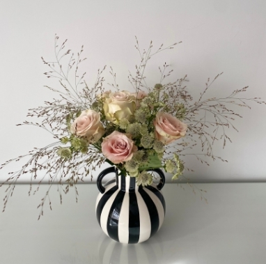 Muted pink roses bouquet.